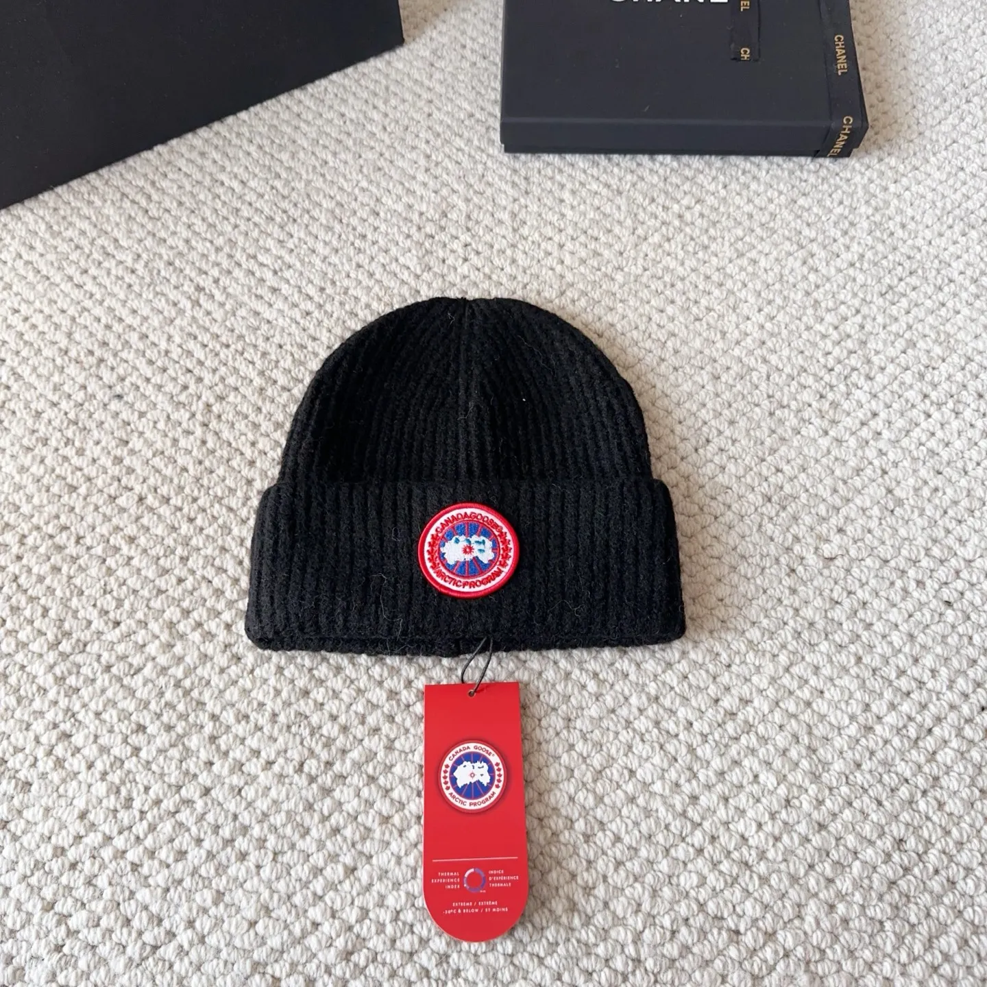 💰60 CANADA GOOSE Canada Goose winter warm cashmere cold hat. Rabbit wool material, thick feel, not easy to deform. Fashionable and versatile couple hat, imported embroidery logo, cashmere cotton yarn, sold in high quality three colors. Head circumference: 55-58cm available